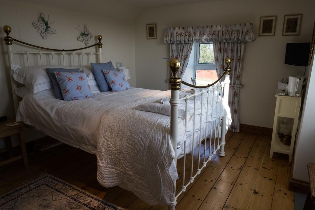 Melorne Farm Bed & Breakfast คาเมลฟอร์ด ห้อง รูปภาพ
